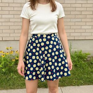 Retro-Inspired Navy Daisy A-Line Skirt with Red Heart Accents M